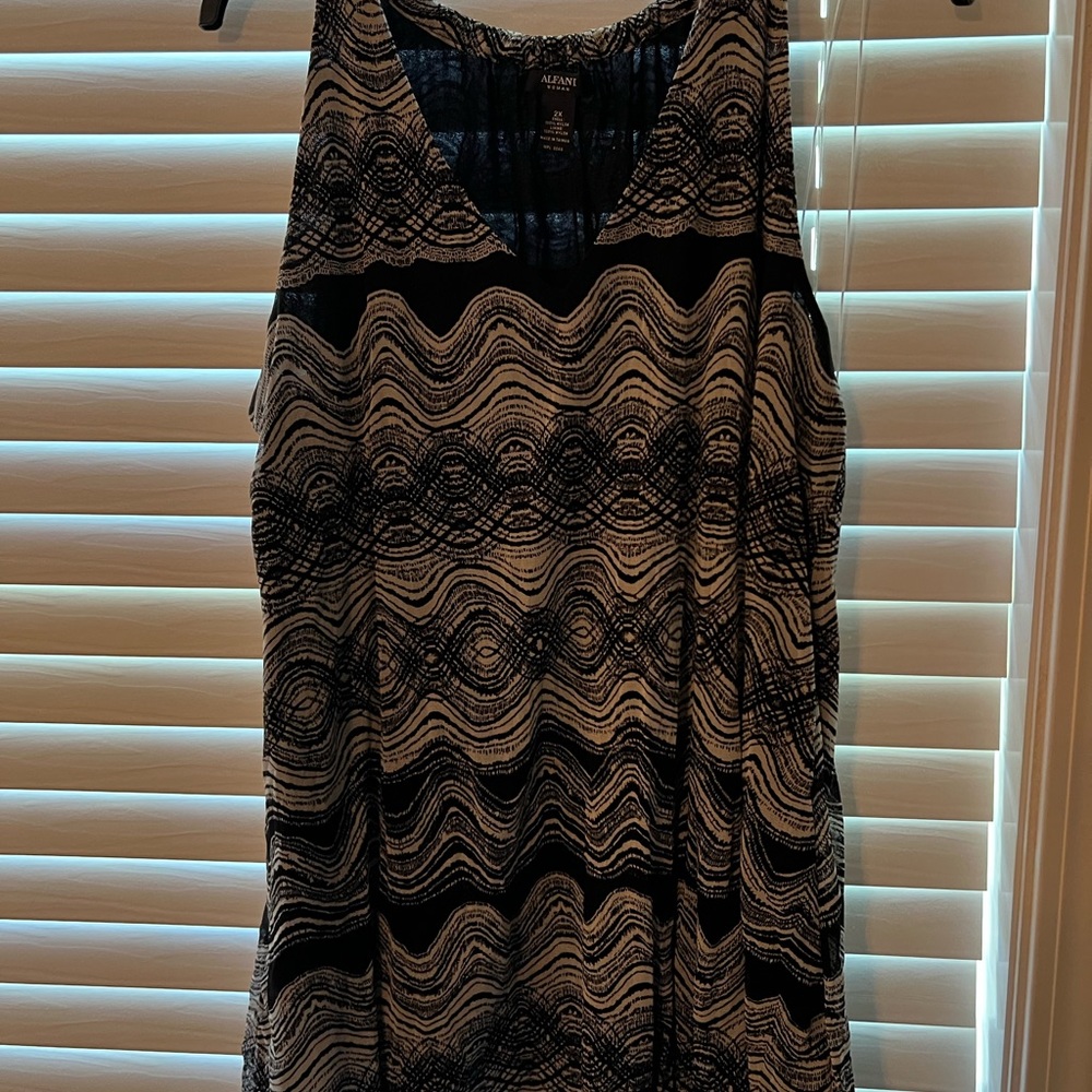 Alfani-black and white-sleeveless top